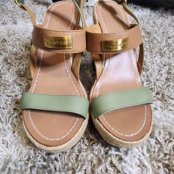 Hunter Gonave Wood Heel Sandals - Picture 9 of 16